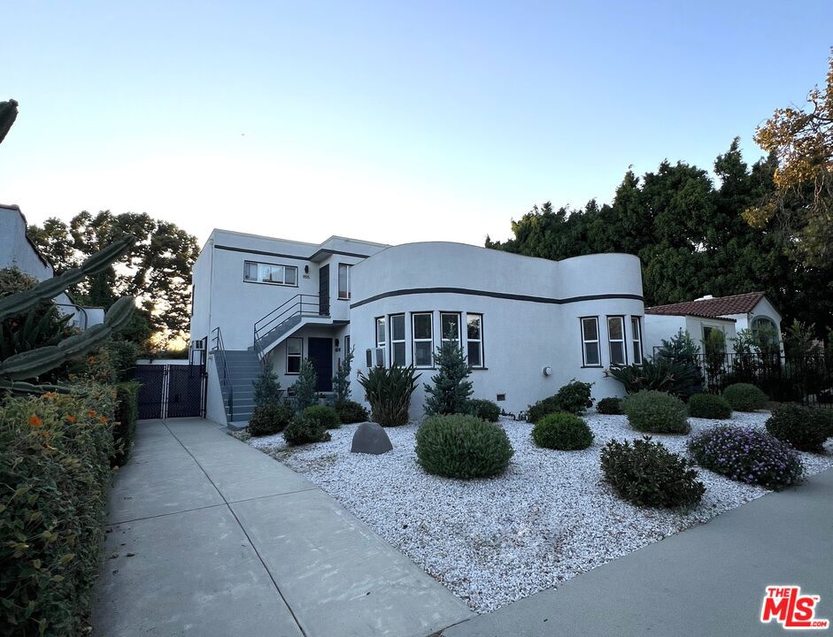 853 N Mansfield Avenue