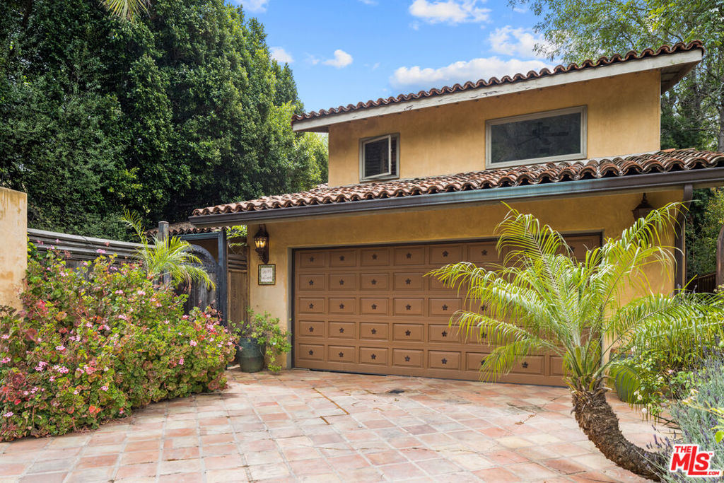 2695 La Cuesta Drive