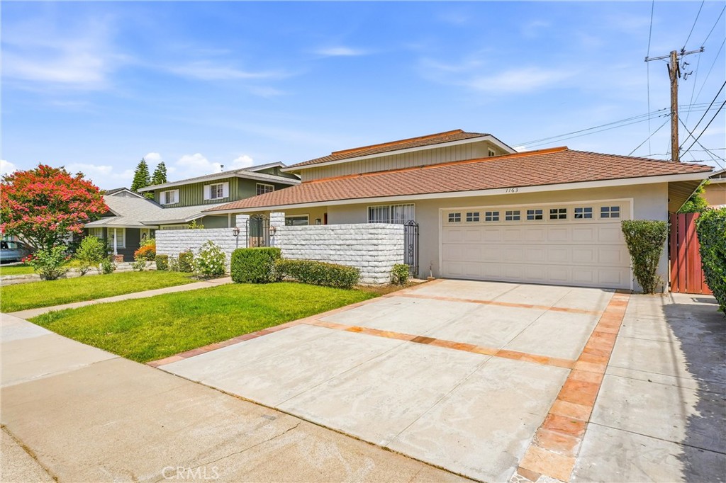 1163 N Lincoln