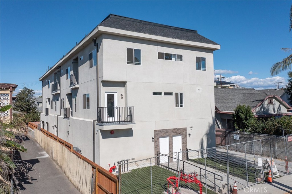 1041 W Leighton Avenue 4
