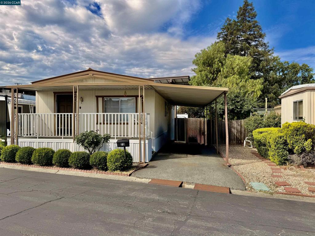 73 Donald LN