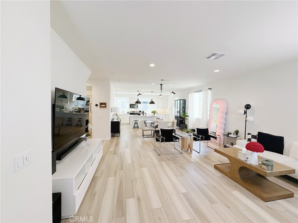 254 N Standard Avenue