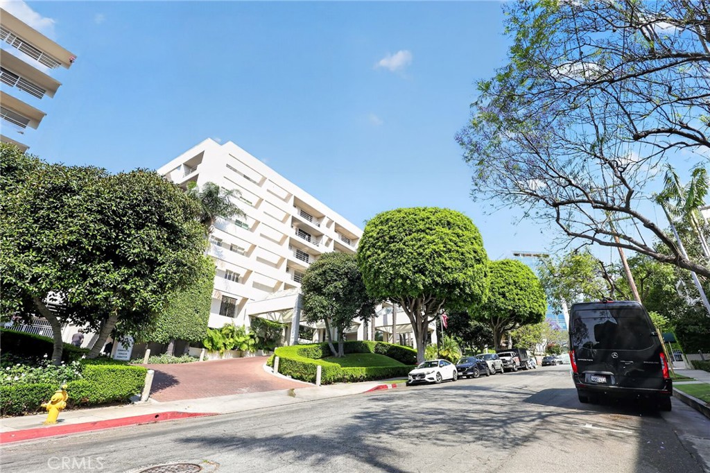 1131 Alta Loma 308