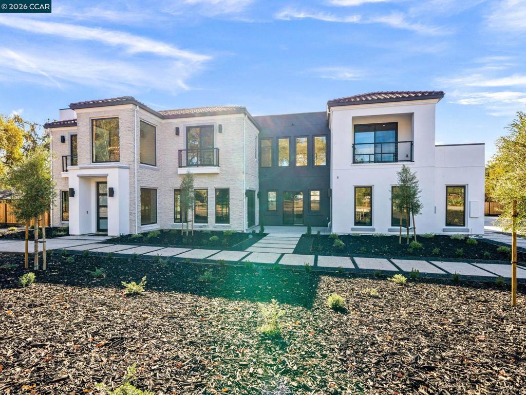 24 Noble Oaks Ln