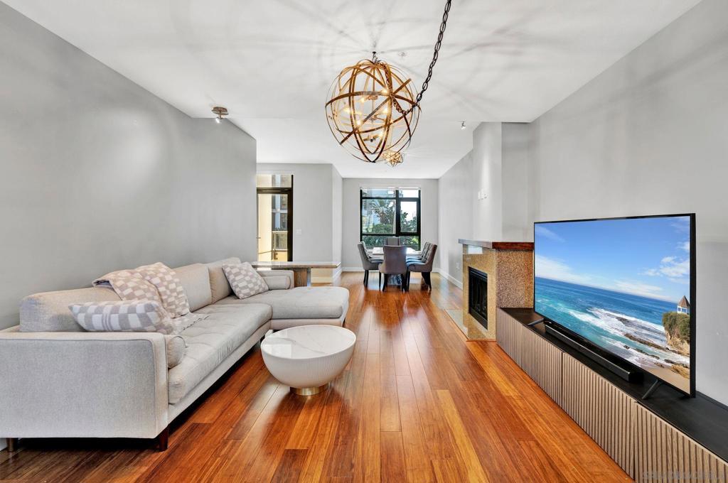 700 W E St 518