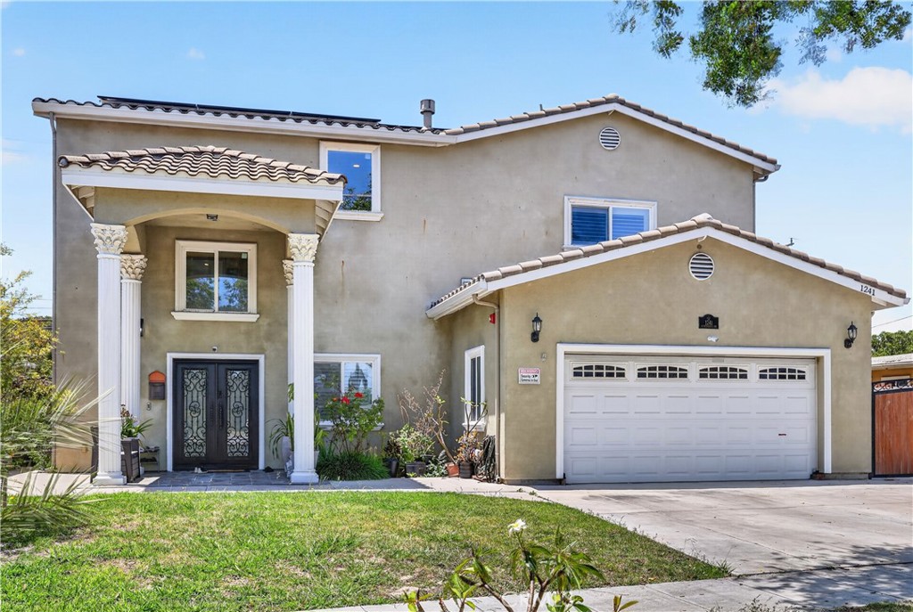 1241 N Studebaker
