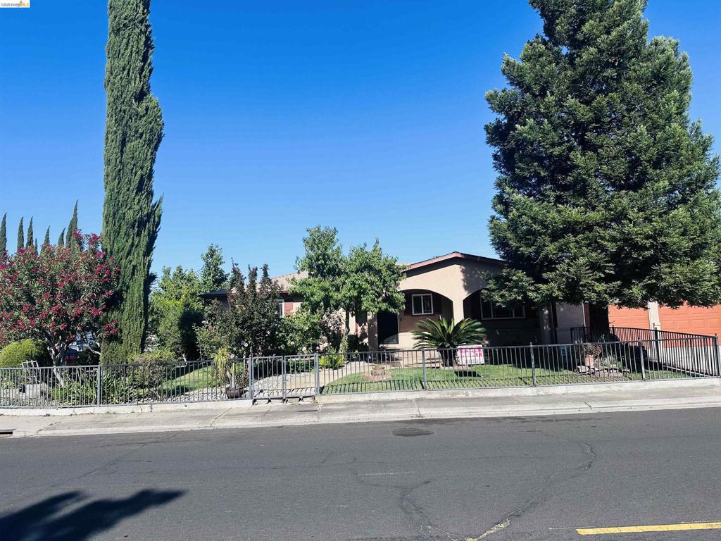 1044 Agate Ave