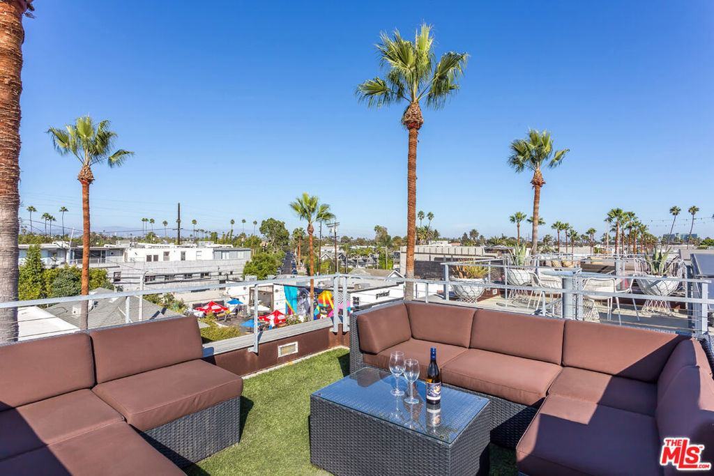 1212 Abbot Kinney Boulevard 1