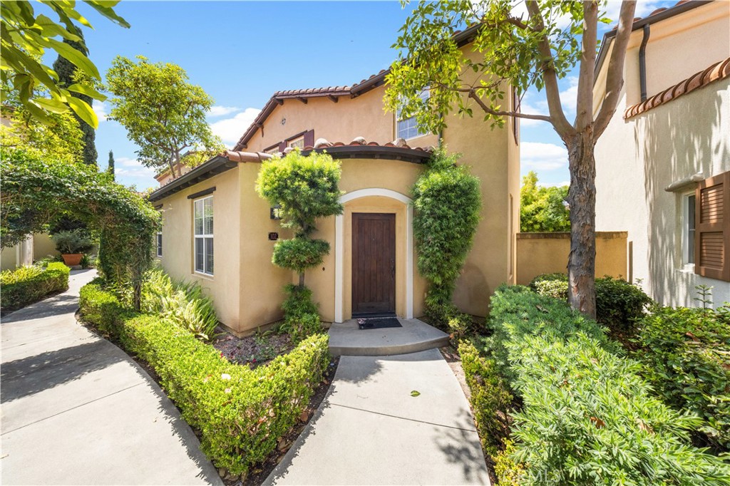 102 Chantilly