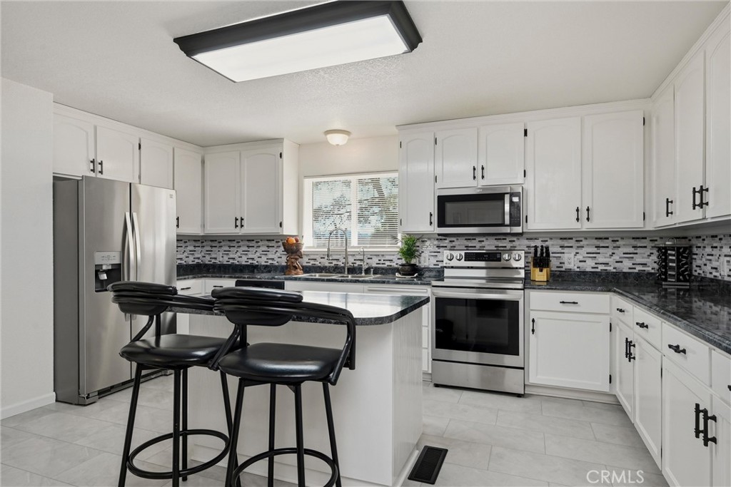 18685 Oak Grove