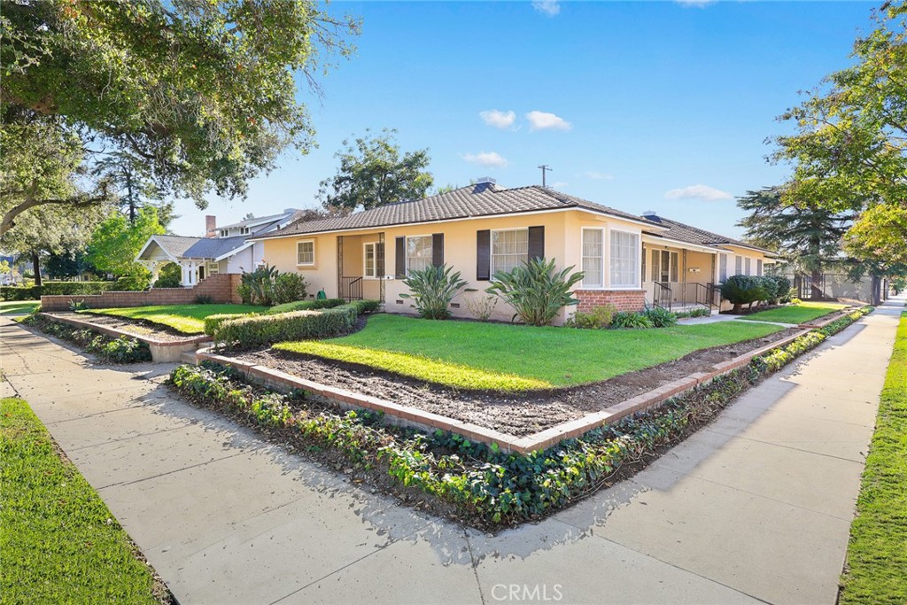 1047 N San Gabriel