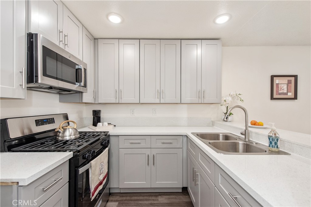 450 E 4th 416