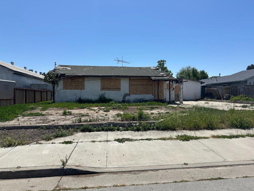 699 4th Street