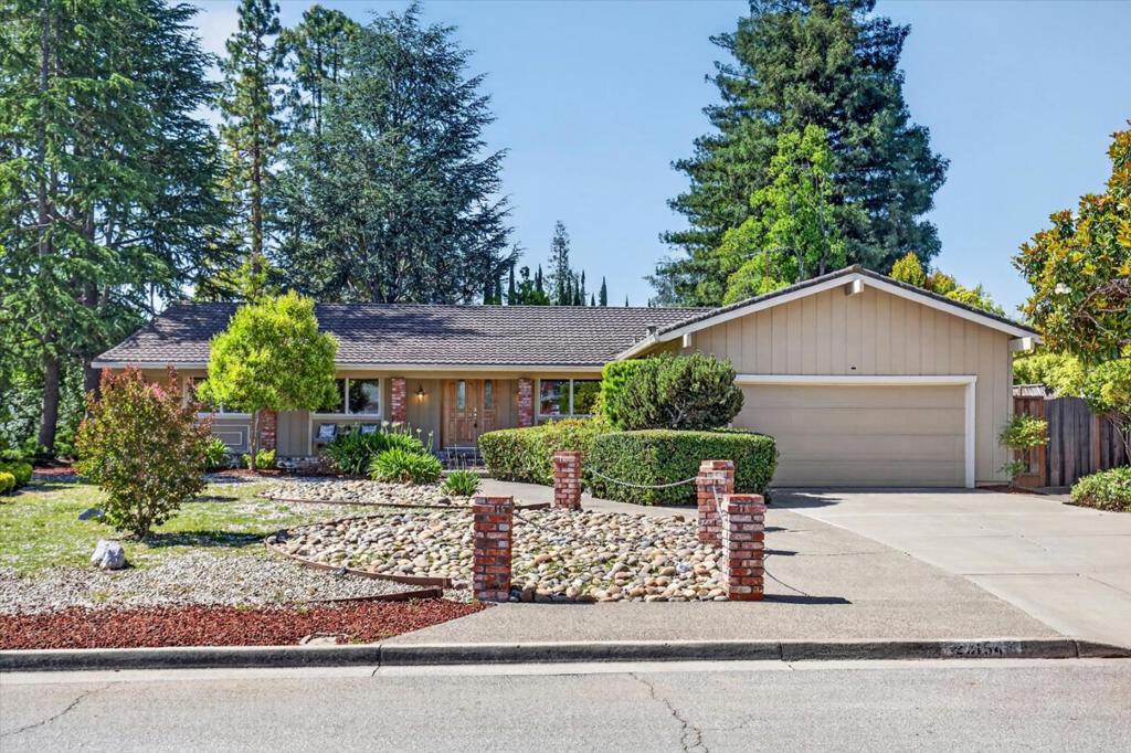 20154 KNOLLWOOD Drive