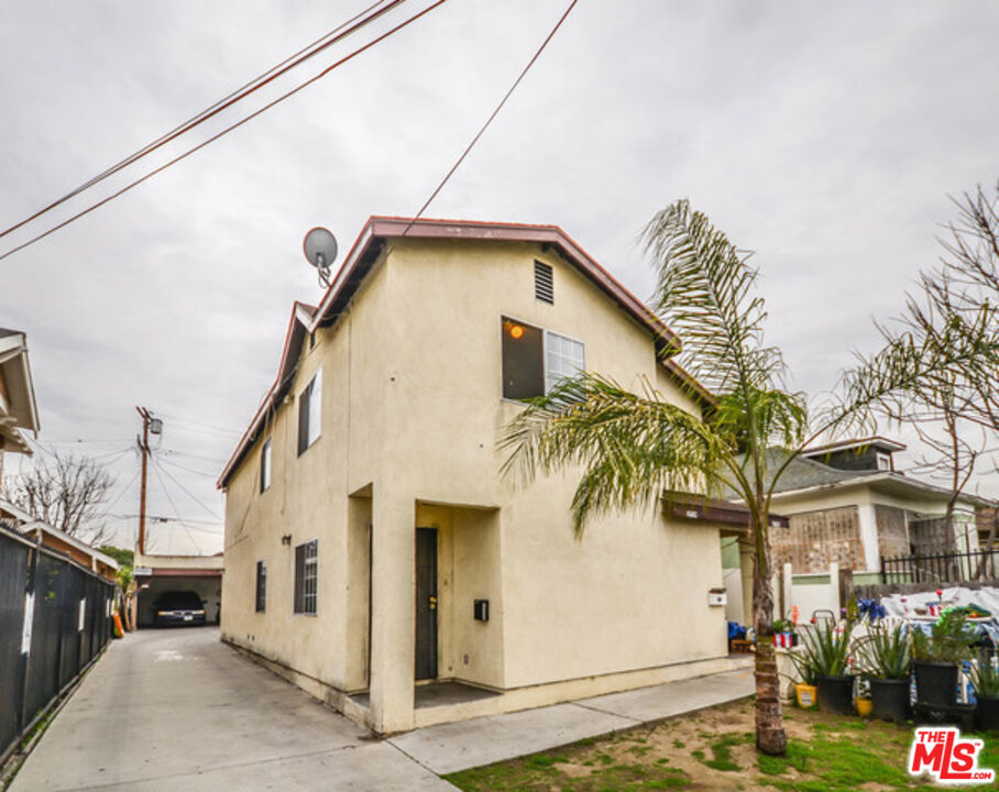3722 WALL Street