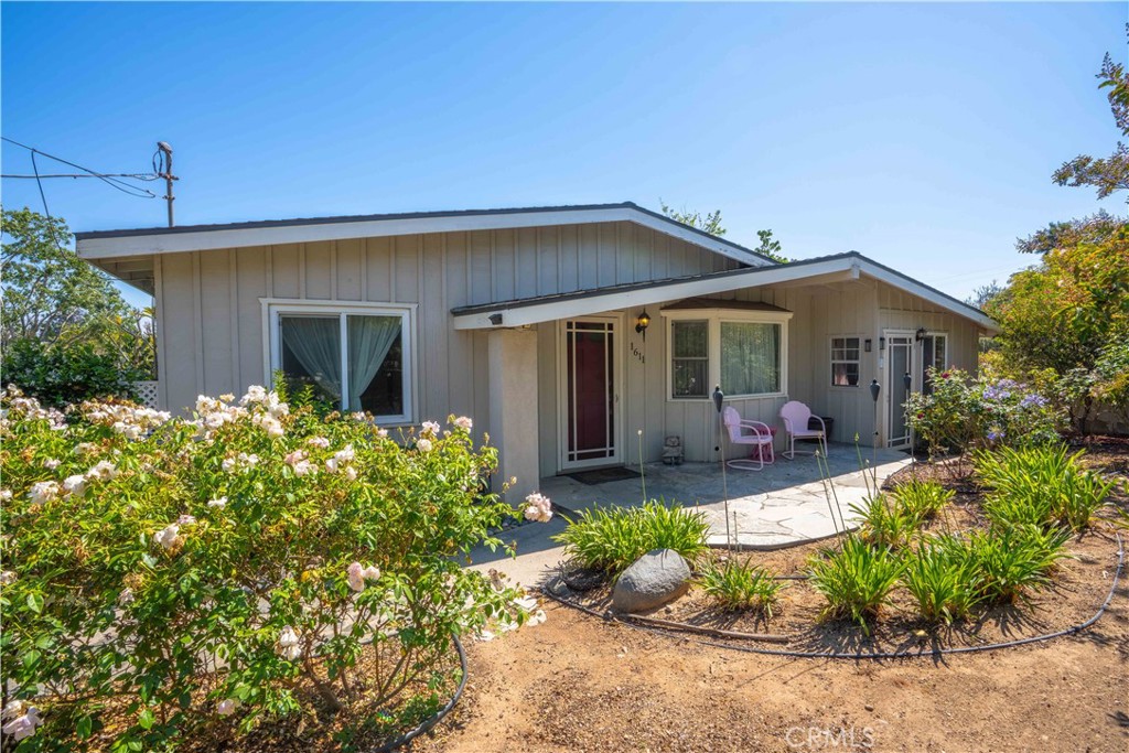 1611 Hillcrest