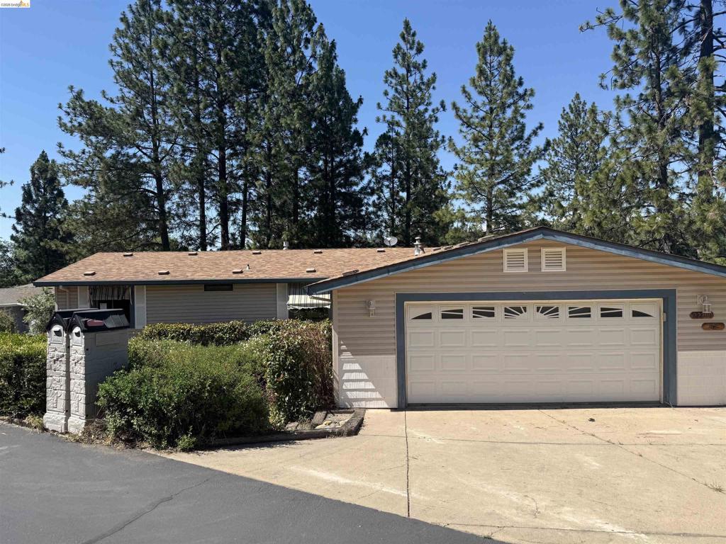 22700 Hidden Hollow Dr