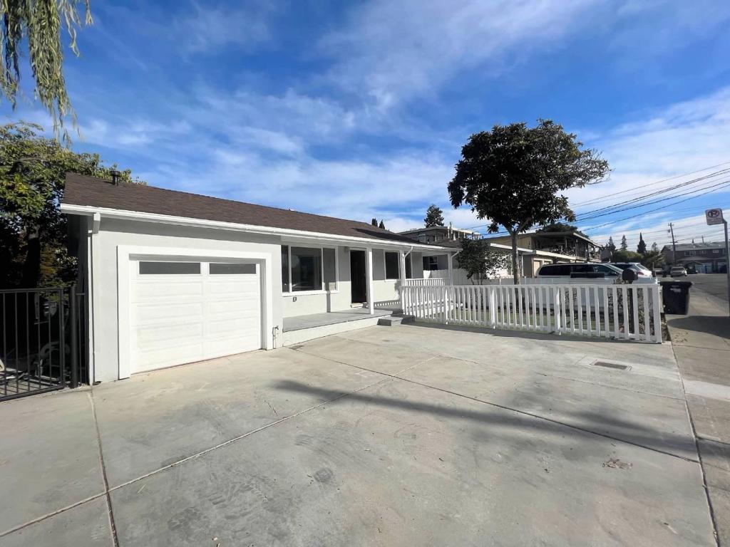 2921 Calvin Avenue