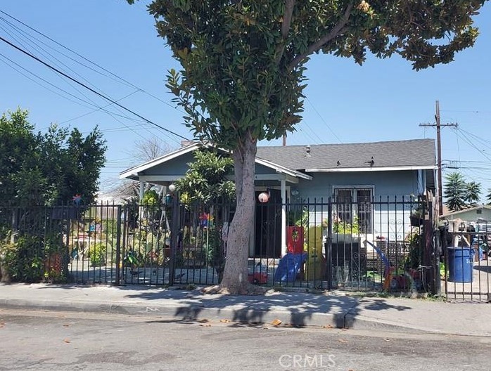 920 S La Verne