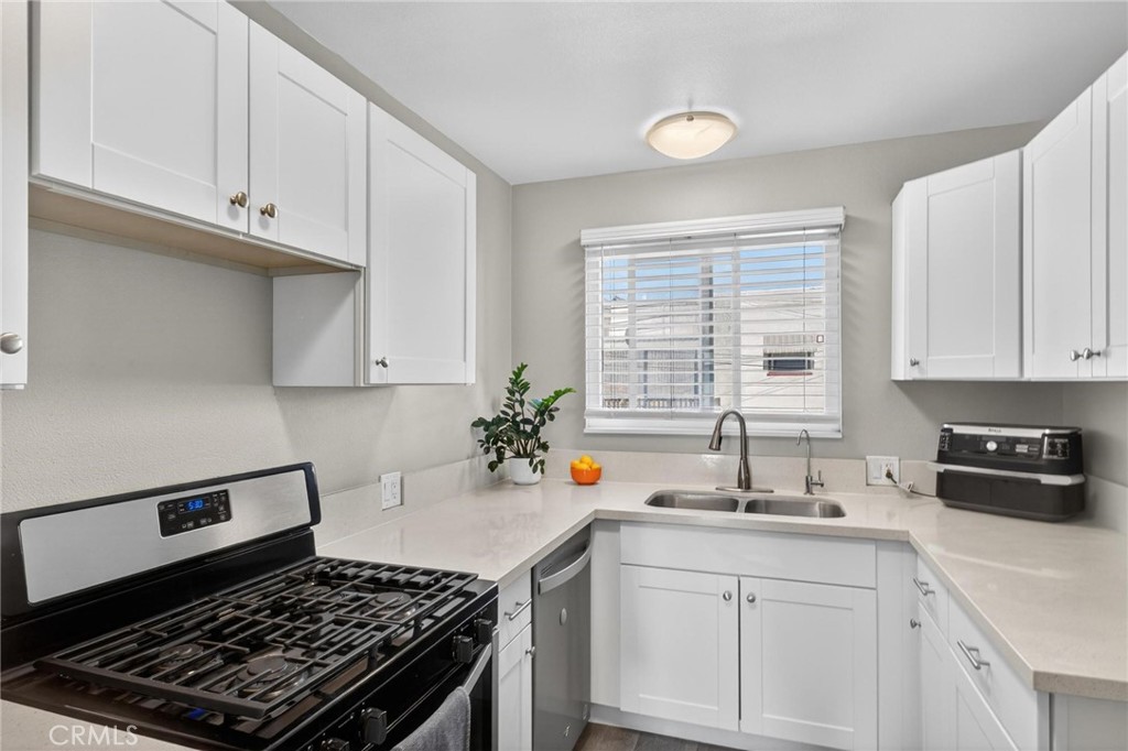 1057 E Appleton 10