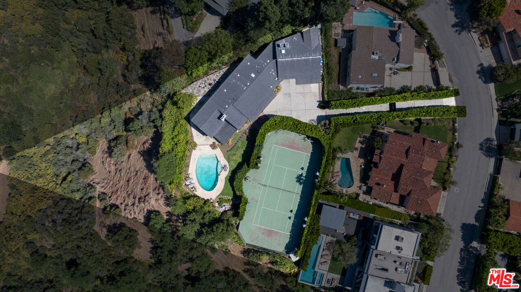 1612 Stradella Road