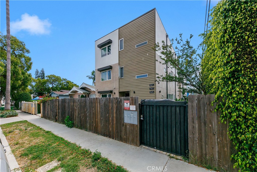 961 N St Andrews