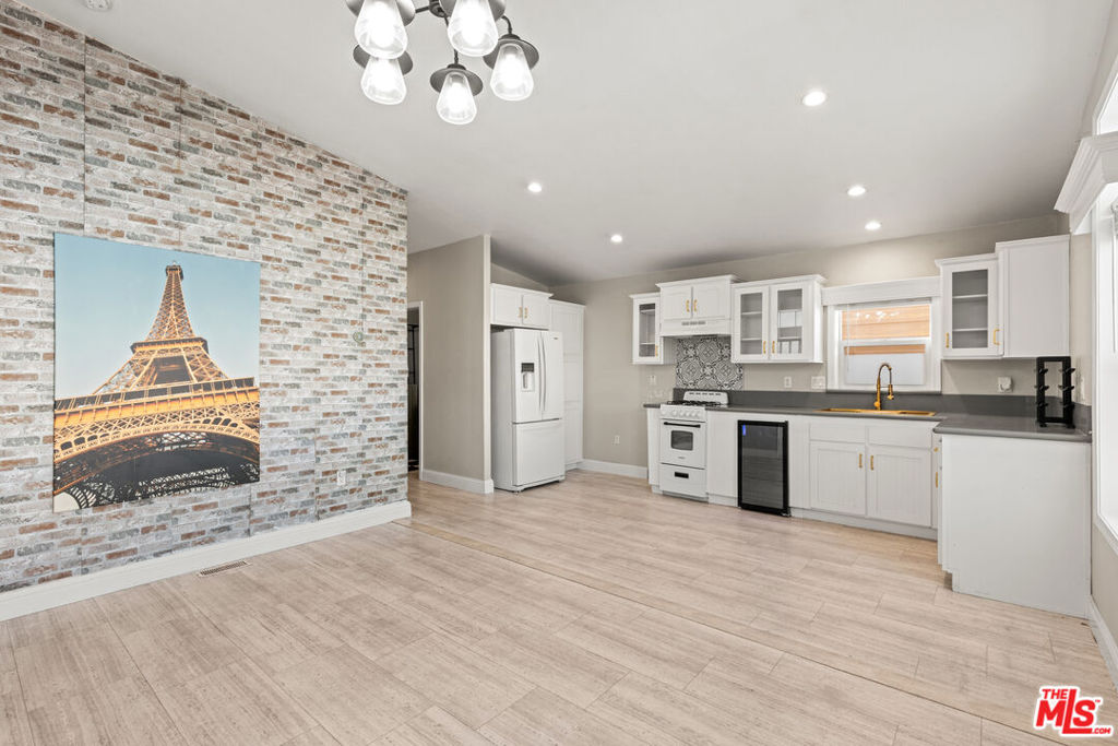 8250 Lankershim Boulevard 112