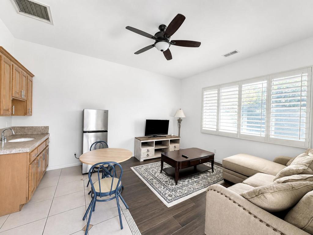12 Buckingham Way Casita