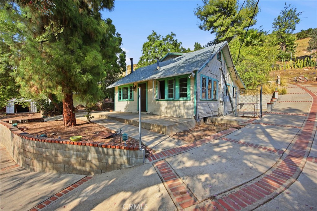 10064 Sunland Boulevard