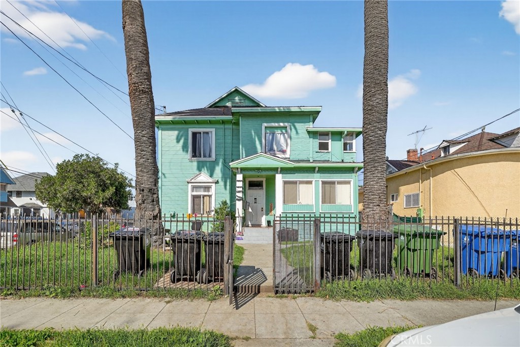 1153 S Westlake