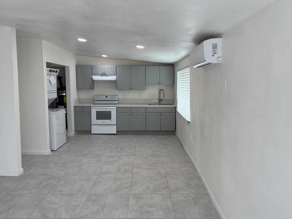 2542 Sea View Drive 4