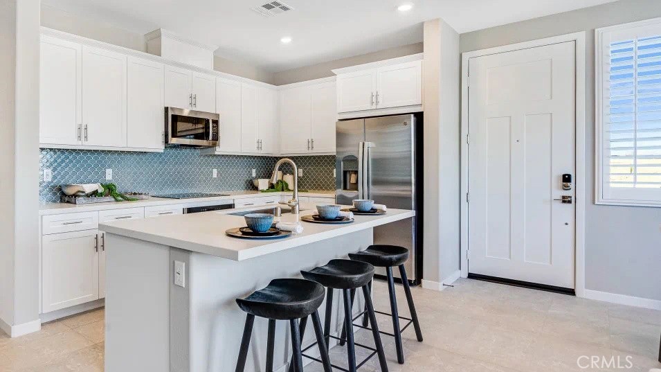 2837 E Amberley Privado