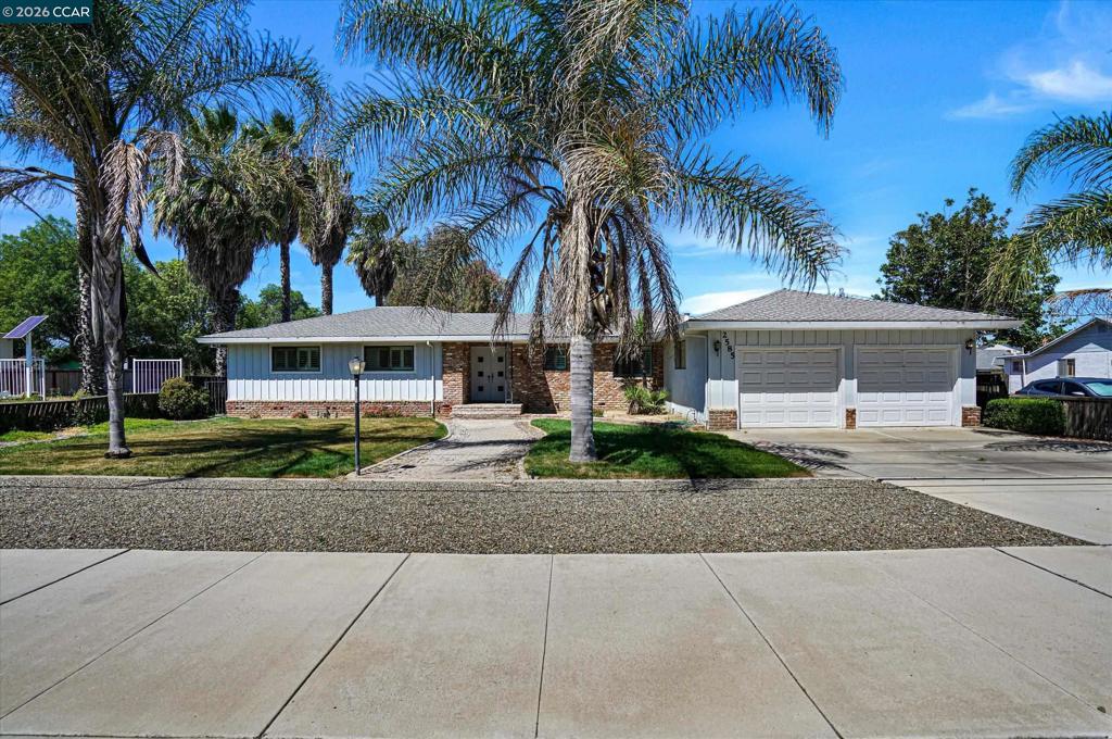 2585 S Macarthur Dr