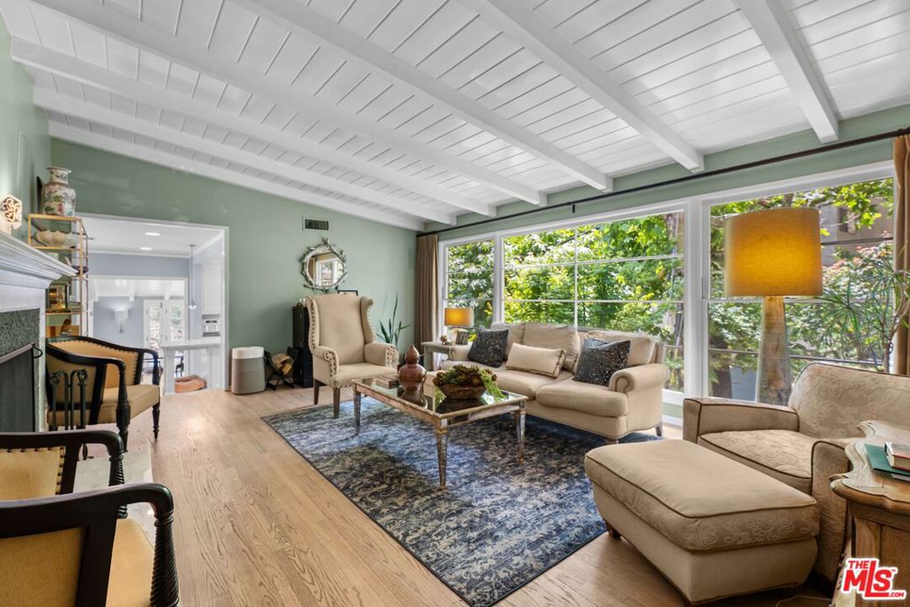 3820 Mandeville Canyon Road