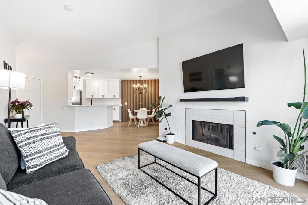 7048 Camino Degrazia 237