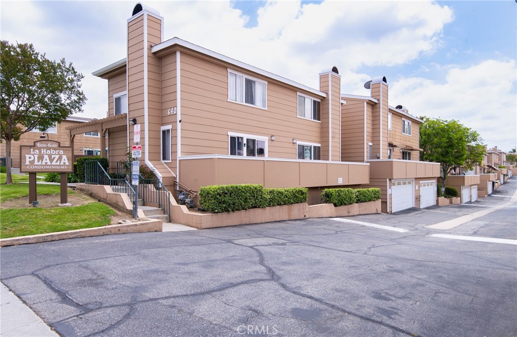 640 W Lambert 35