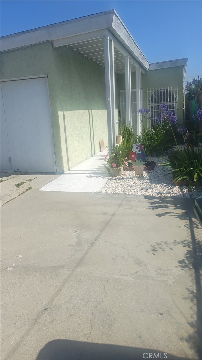 1664 E 113th