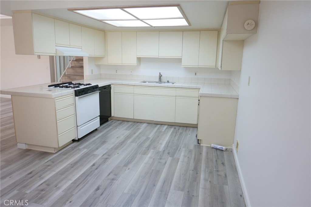 16795 Roosevelt C