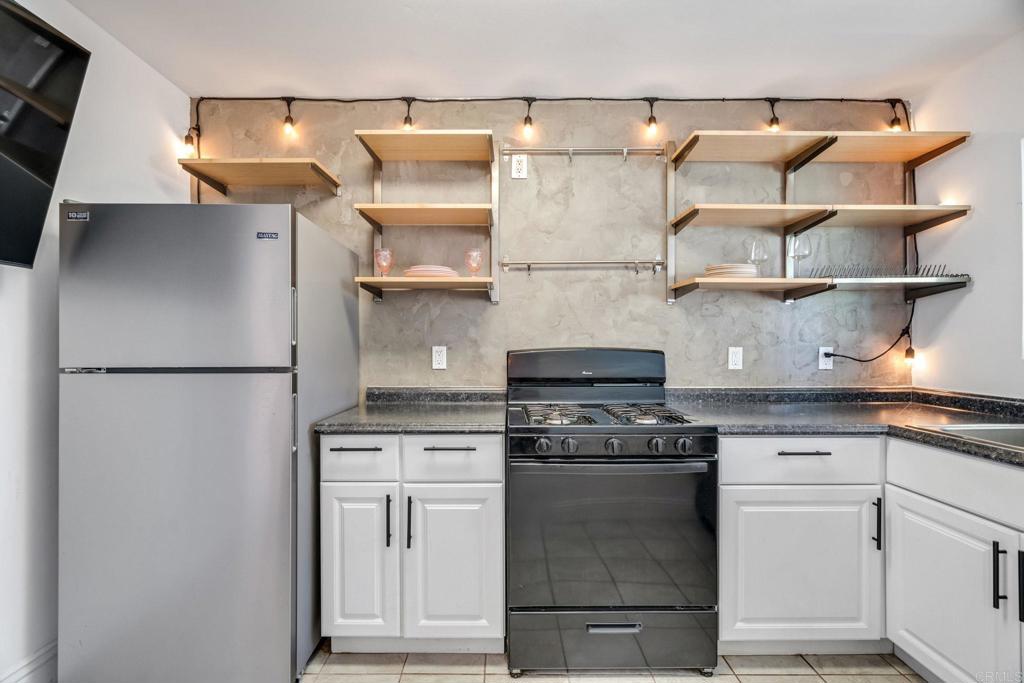 921 E 4th Street 15