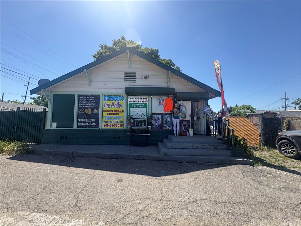 1902 E Harding