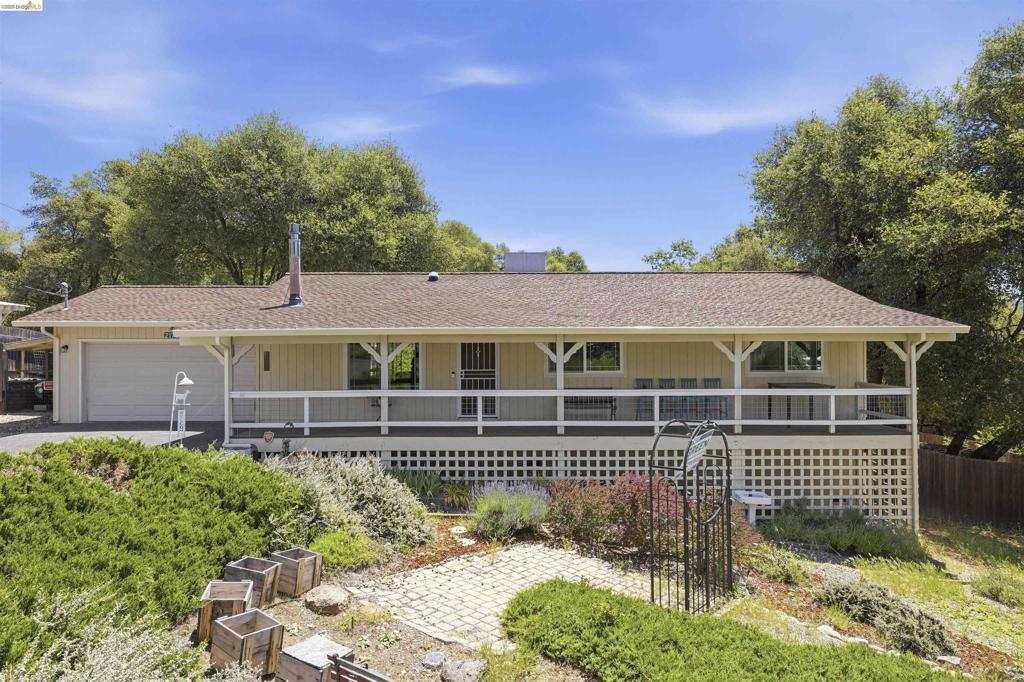 21781 Paseo De Los Portales