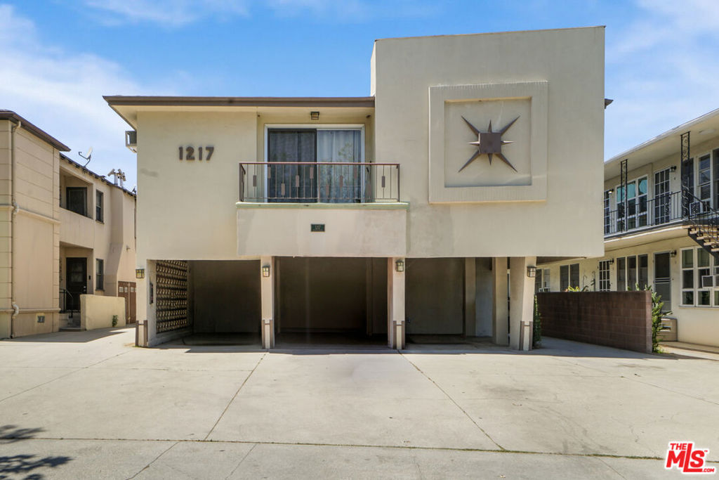 1217 S Orange Grove Avenue