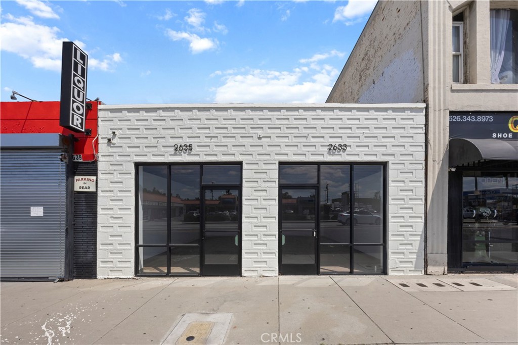 2633 W Valley