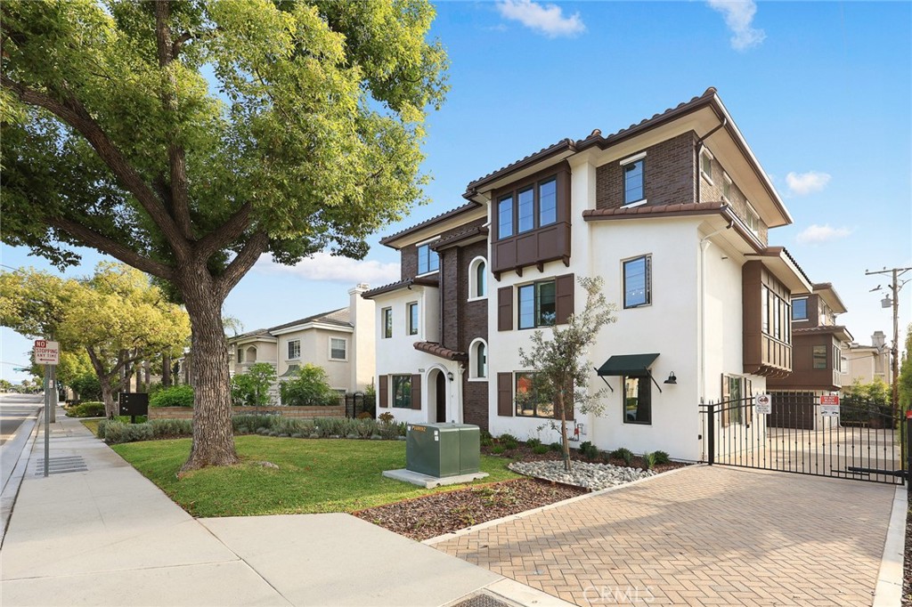 905 SUNSET BLVD A