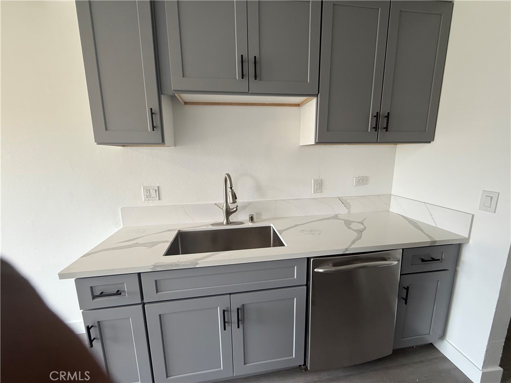 700 West La Veta Avenue E4