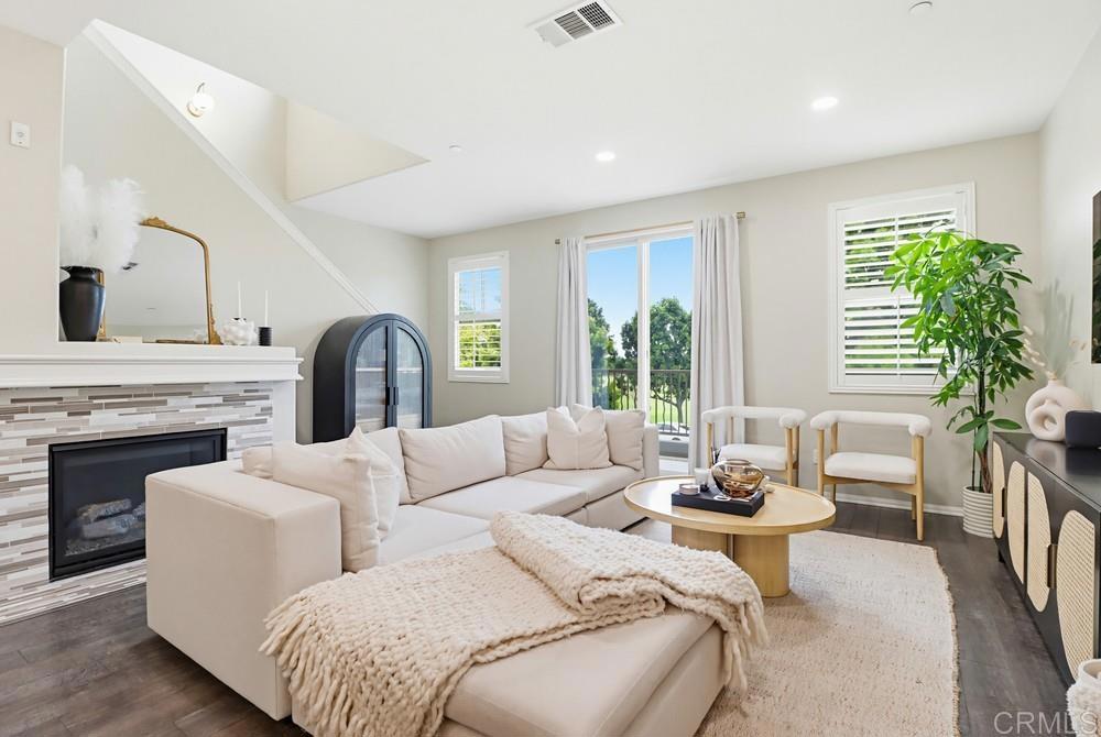 1876 Champagne Court 6