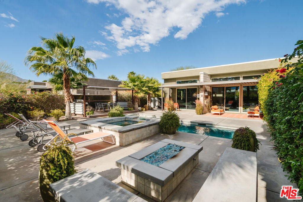 1096 Lucent Court