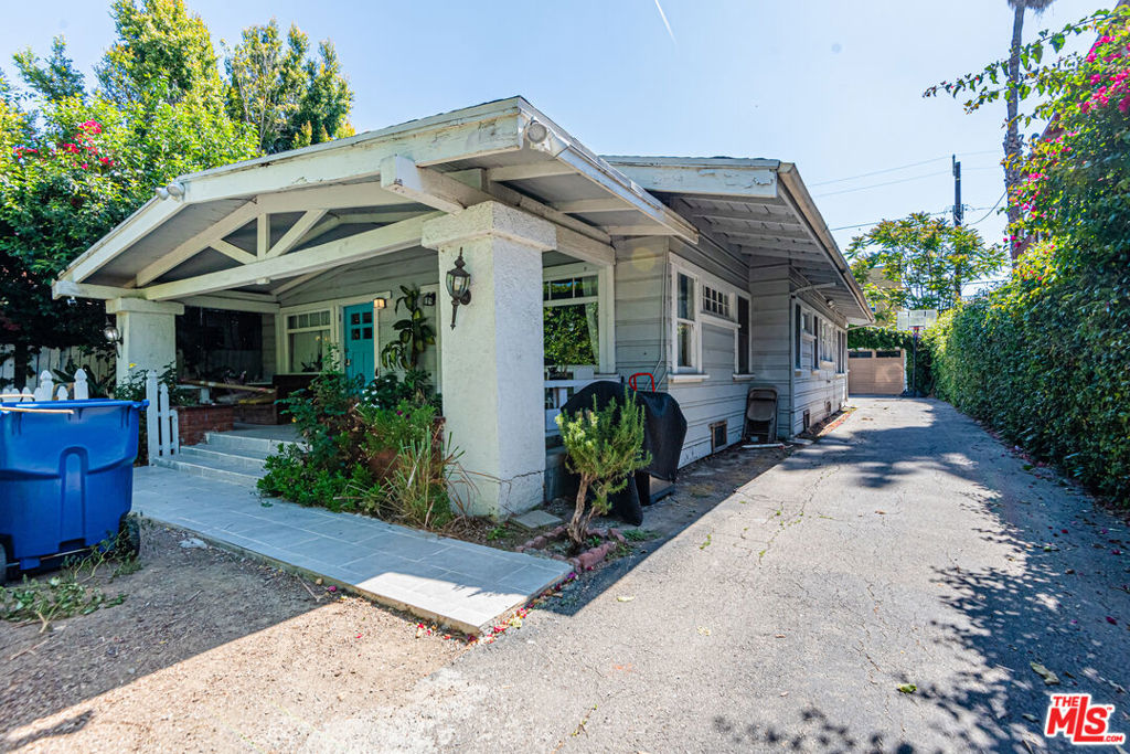 1130 N Beachwood Drive