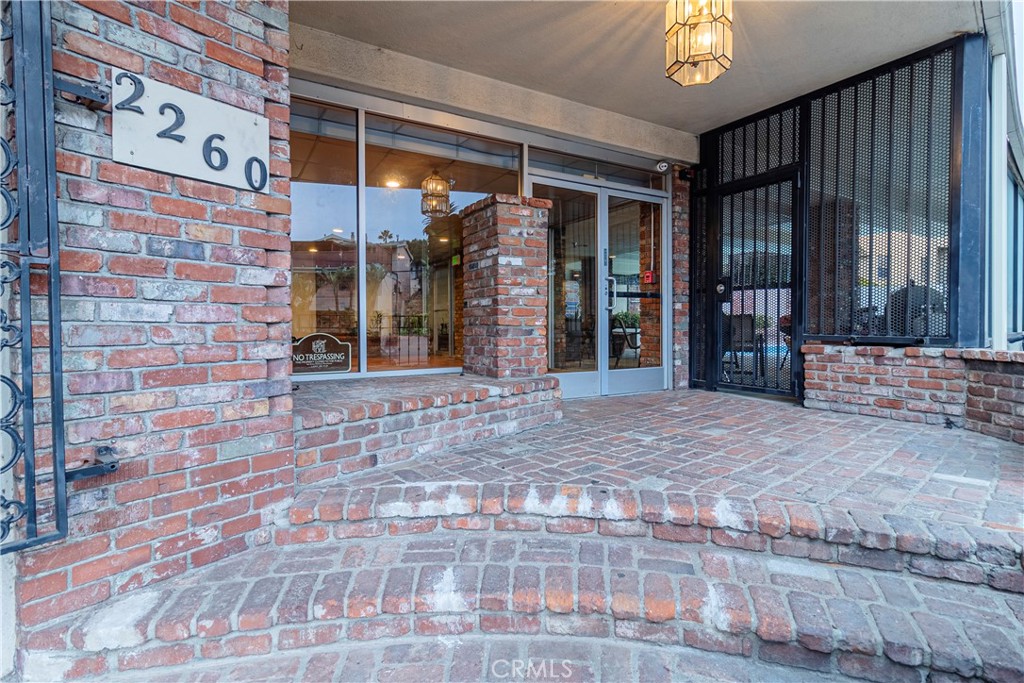 2260 N Cahuenga Boulevard 106