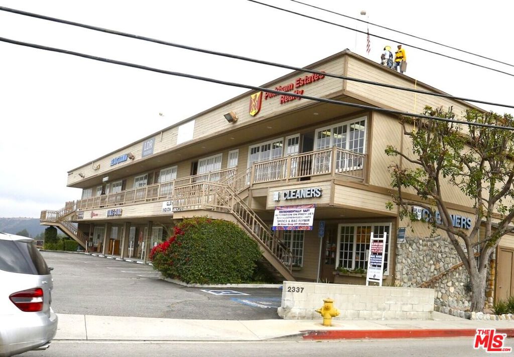 2337 Roscomare Road 09 &10